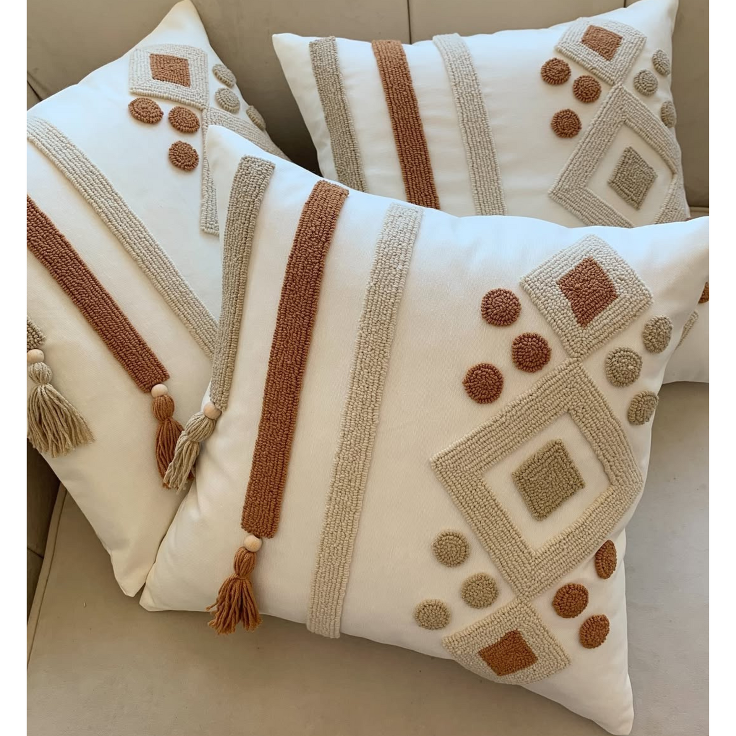 Housse De Coussin Artisanale A Pompons 45cm & 45cm